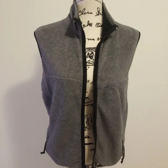 Old Navy zip-up fleece vest - Picture 4 of 5